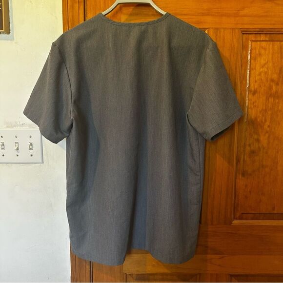 Figs Mens Graphite Chisec Three Pocket Scrub Top size M - Picture 7 of 9